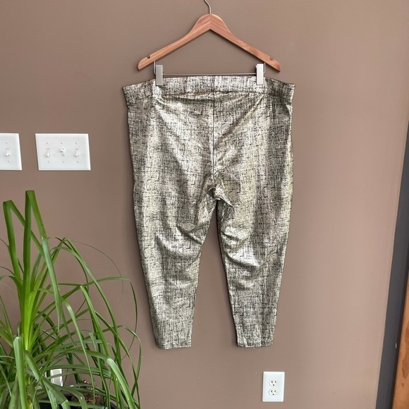 TORRID Metallic Foil Crosshatch Gold Legging 4X‎ - Picture 4 of 6